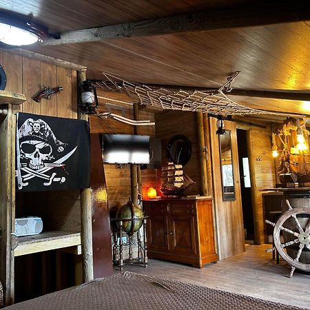 Les Chambres De Paulette Chambres A Theme Jack Sparrow Sainte-Marie-la-Mer Exterior photo